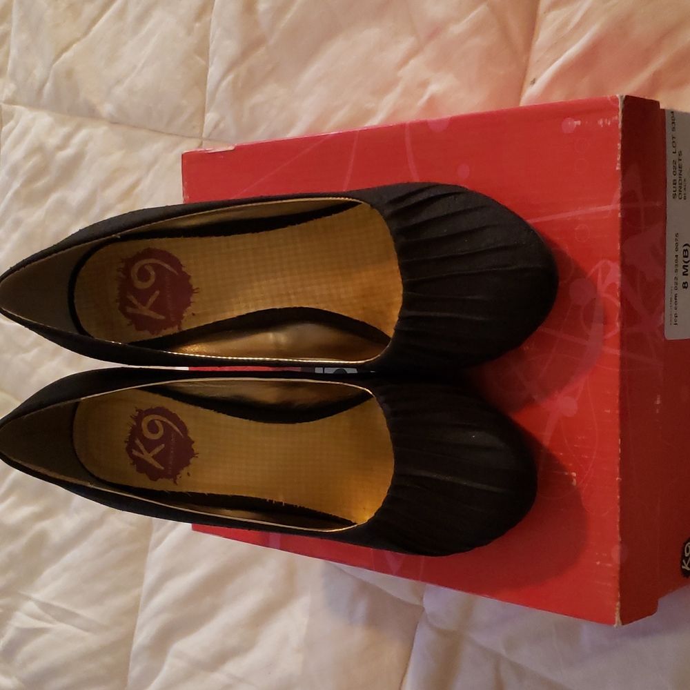 K9 black size 8 dress pumps